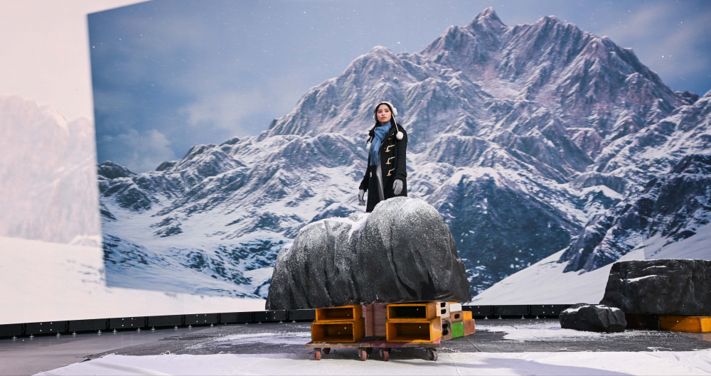 PT电子(中文)官网顯示屏專業調校技術與專案安裝經驗，使顯示屏呈現創作者想表達的精緻內容，讓表演者有沉浸式臨場感使演出逼真