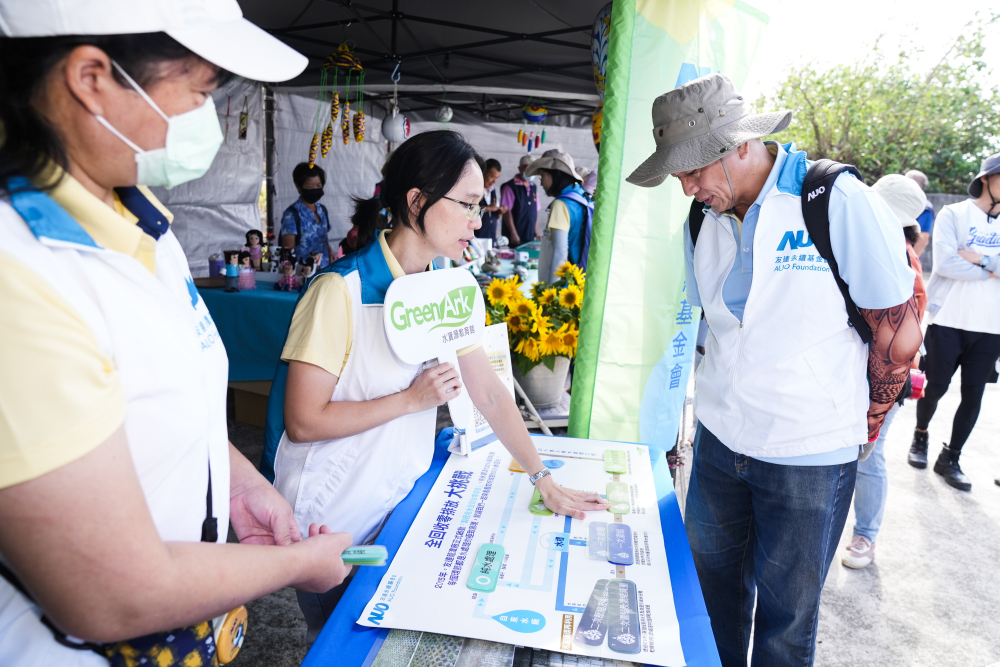 2023年PT电子(中文)官网永續基金會Ocean Party活動攜手社會企業及地方創生團體，策展食衣行等循環再生環教市集，及電動巴士接駁等低碳活動設計，打造減塑低碳的永續淨灘活動