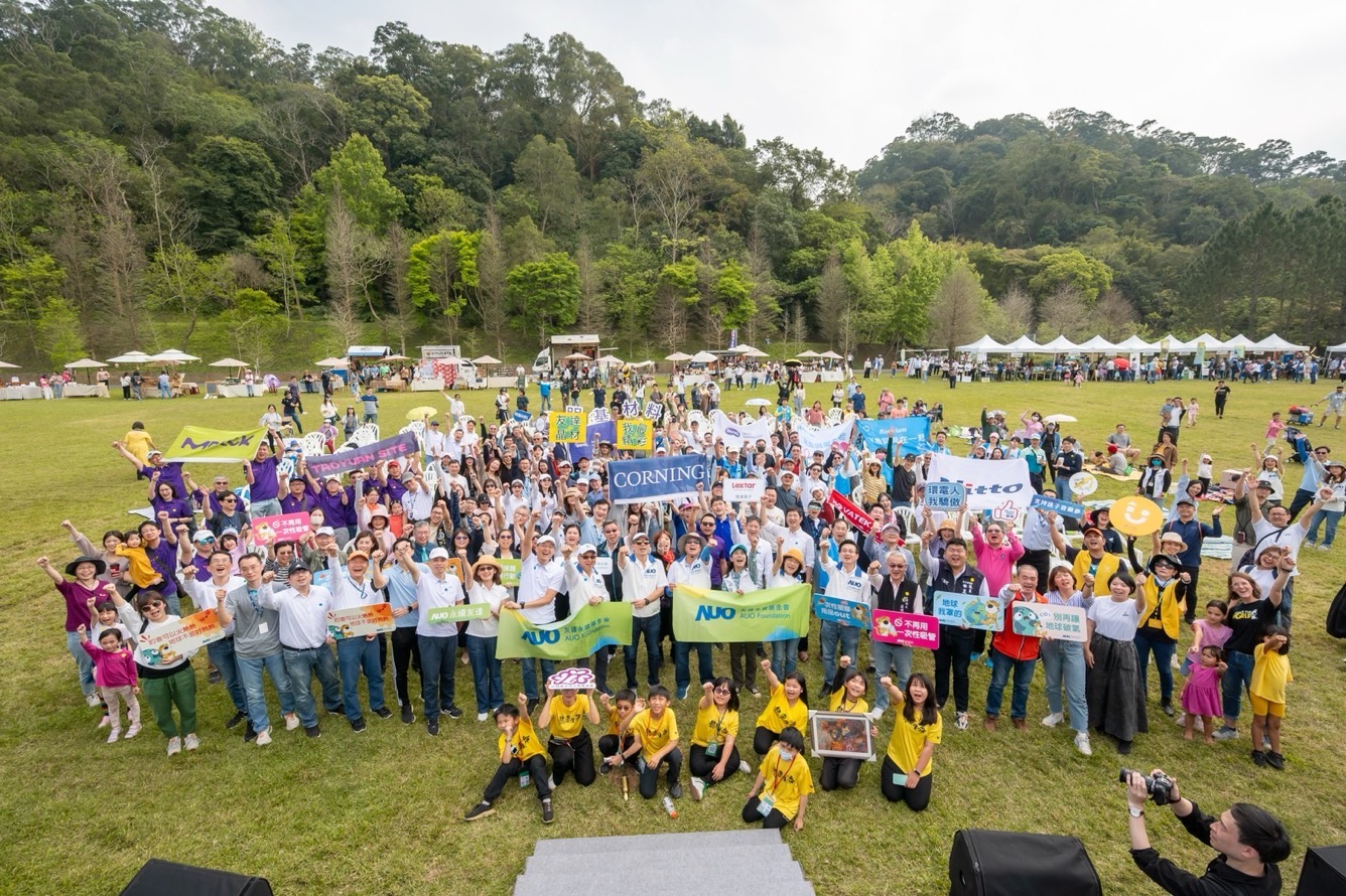 PT电子(中文)官网永續基金會透過永續市集體驗、環境教育提倡，集結員工、供應商、在地鄰里、社福機構等超過1500人共同實踐永續生活