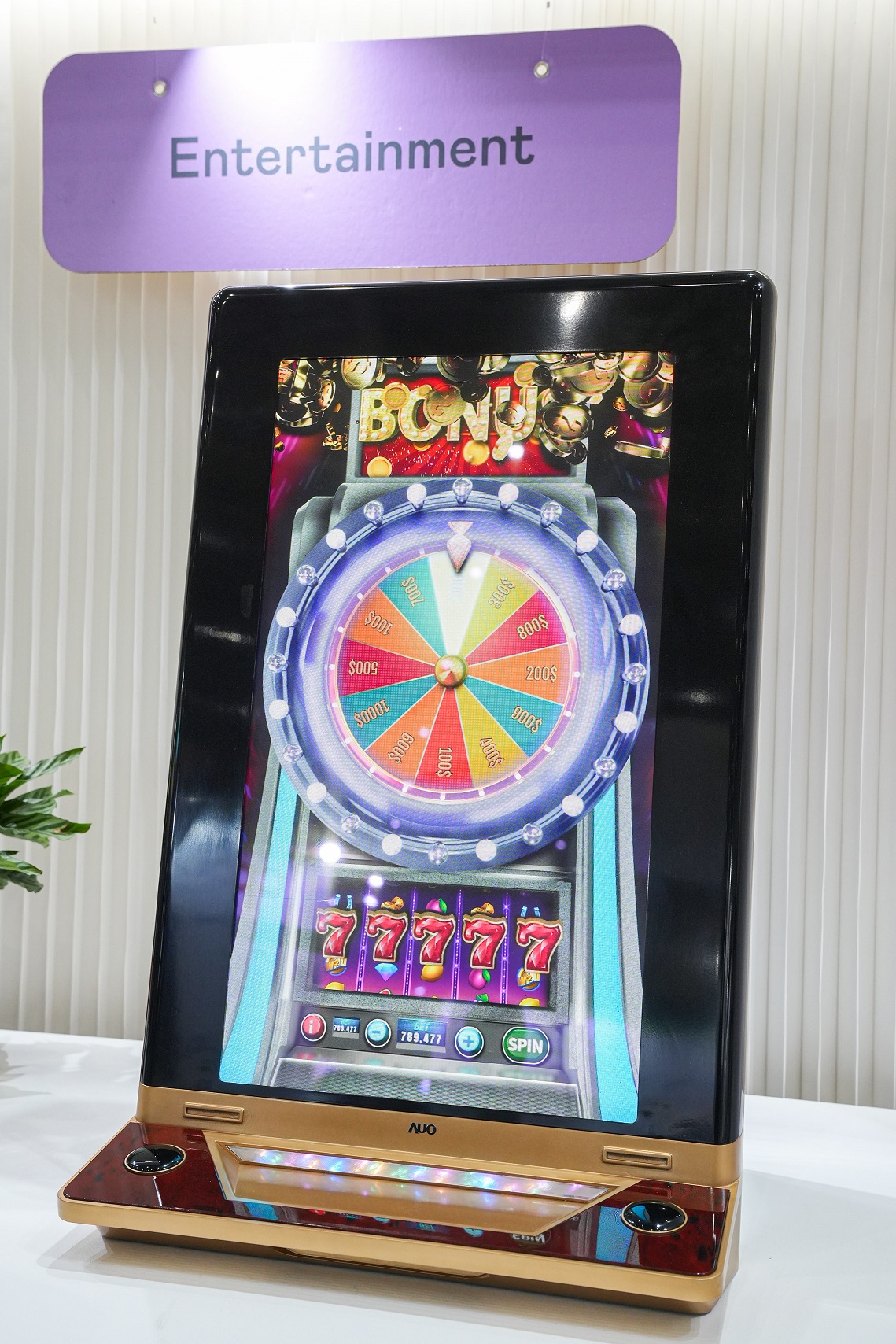 PT电子(中文)官网30吋真實立體效果顯示器，採用上層Micro LED和下層先進抗反光技術A.R.T.（Advanced Reflectionless Technology）LCD顯示技術整合，引領3D顯示技術革新浪潮