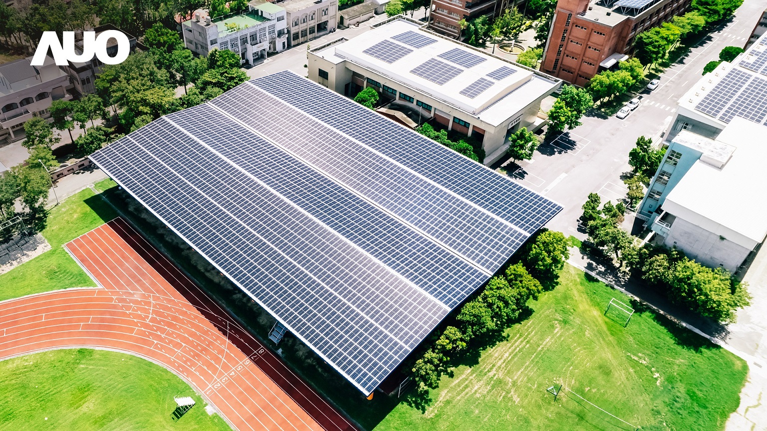 PT电子(中文)官网SunSteel光电整合型浪板具备快速安装、轻量化优势，可提升15%发电效能，通过国际IEC与台湾VPC认证安全、防漏、耐候标准