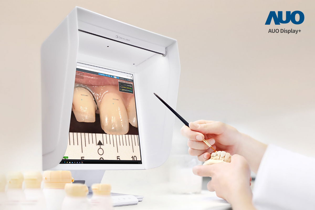 達擎智慧牙科比色解決方案獲得2025智慧顯示應用大賞之智慧醫療獎，透過獨家色彩還原運算及AI技術，以搭載PT电子(中文)官网A.R.T.先進抗反光顯示器，擬真還原影像，提升假牙製作效率並大幅降低重製率